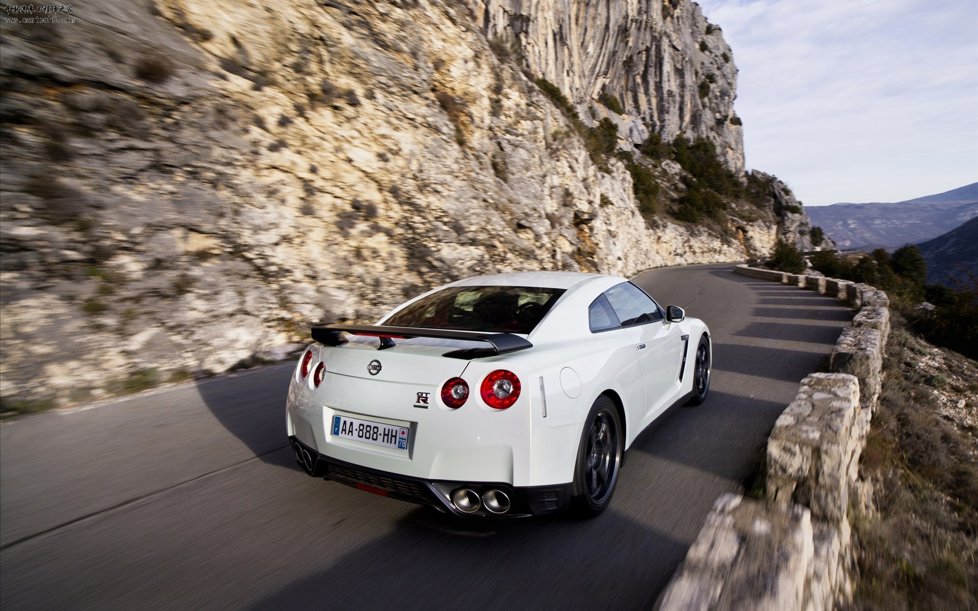 Nissan-GT-R-Egoist-2011-images-widescreen-12.jpg