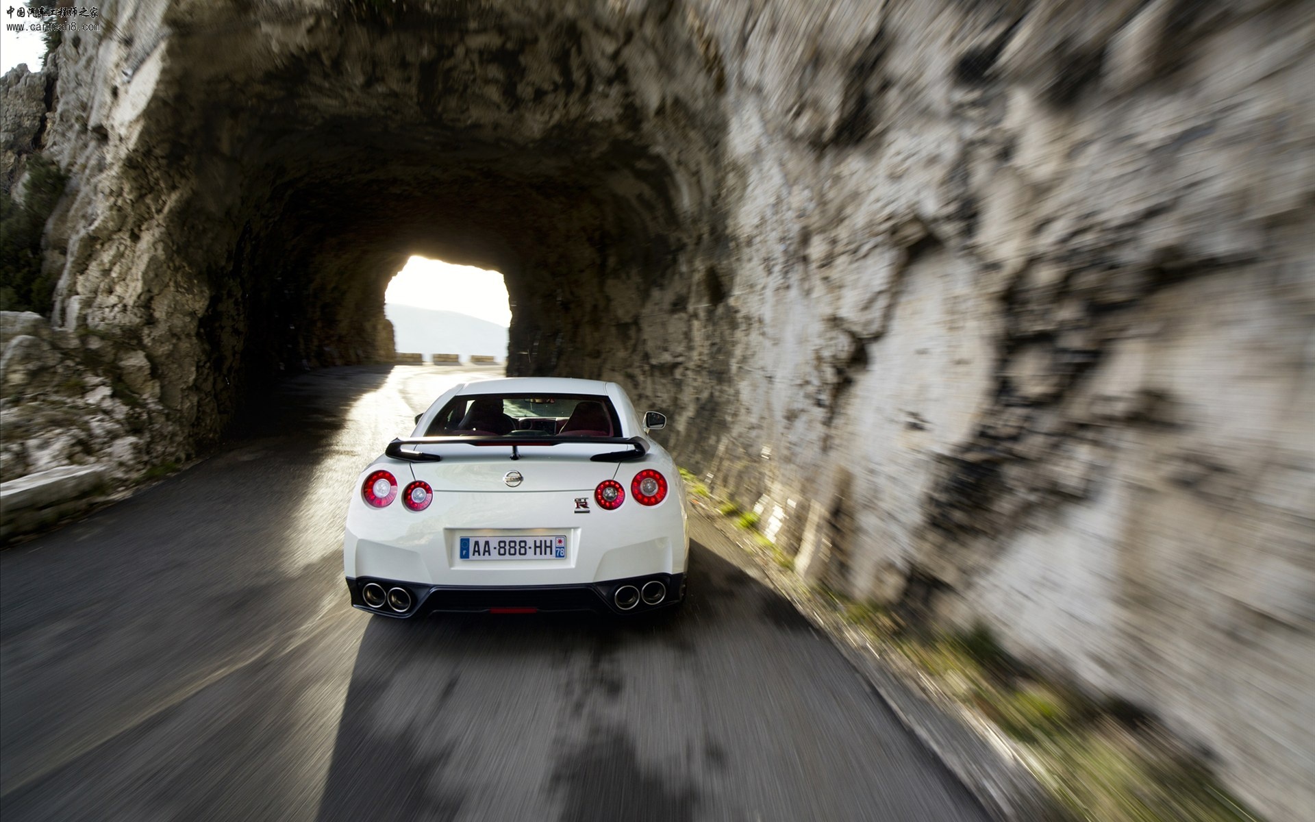 Nissan-GT-R-Egoist-2011-images-widescreen-13.jpg