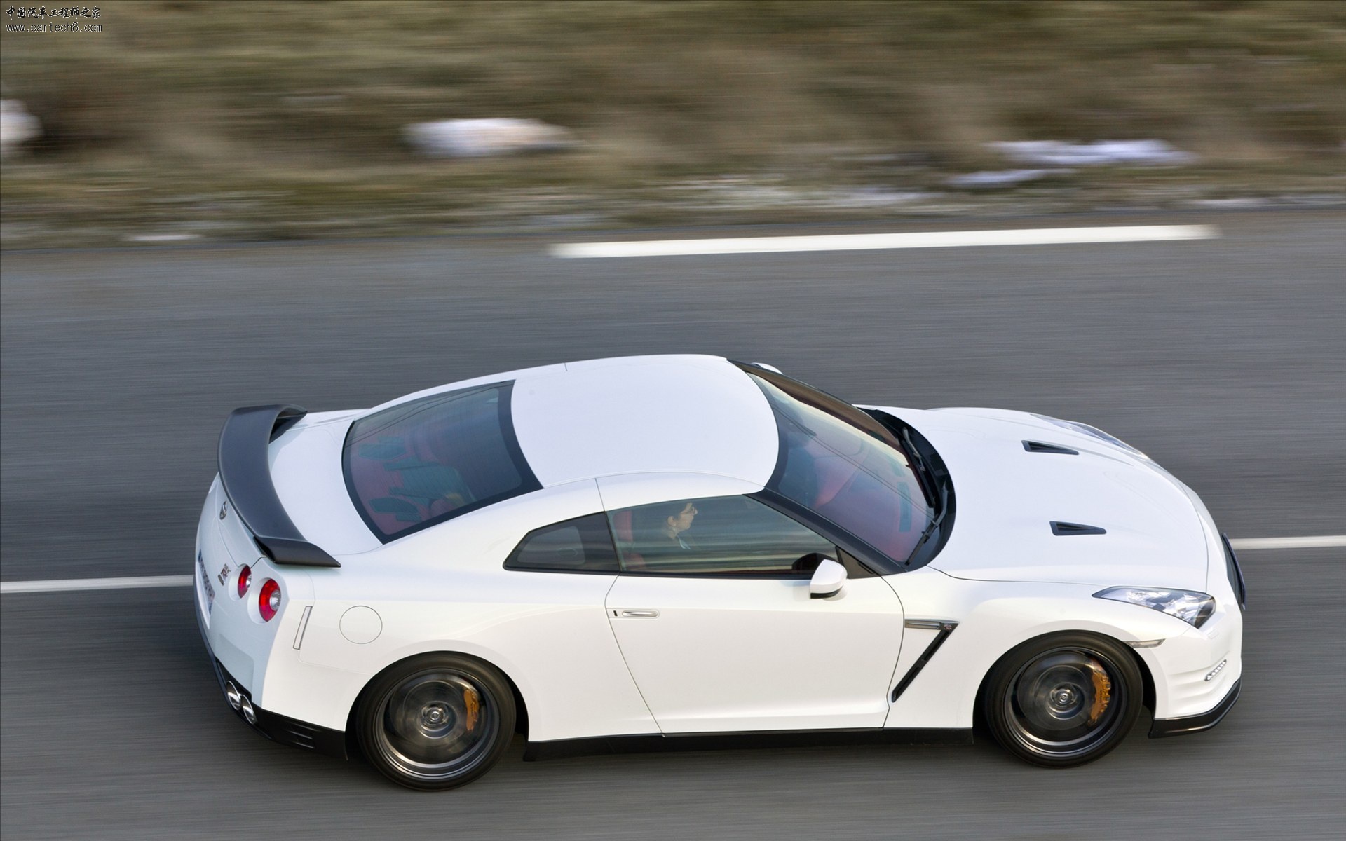 Nissan-GT-R-Egoist-2011-images-widescreen-17.jpg