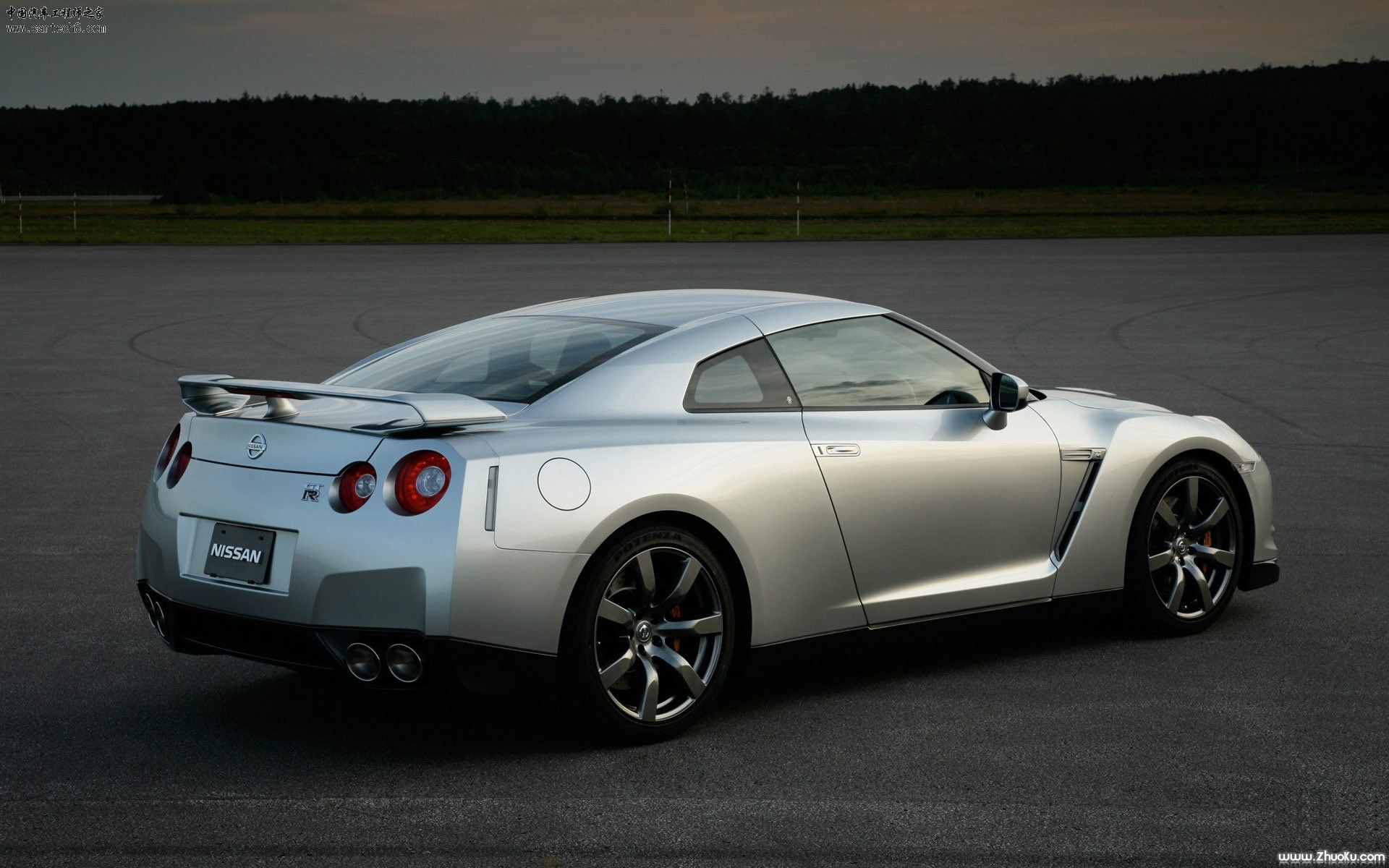 Nissan_gt-r02.jpg