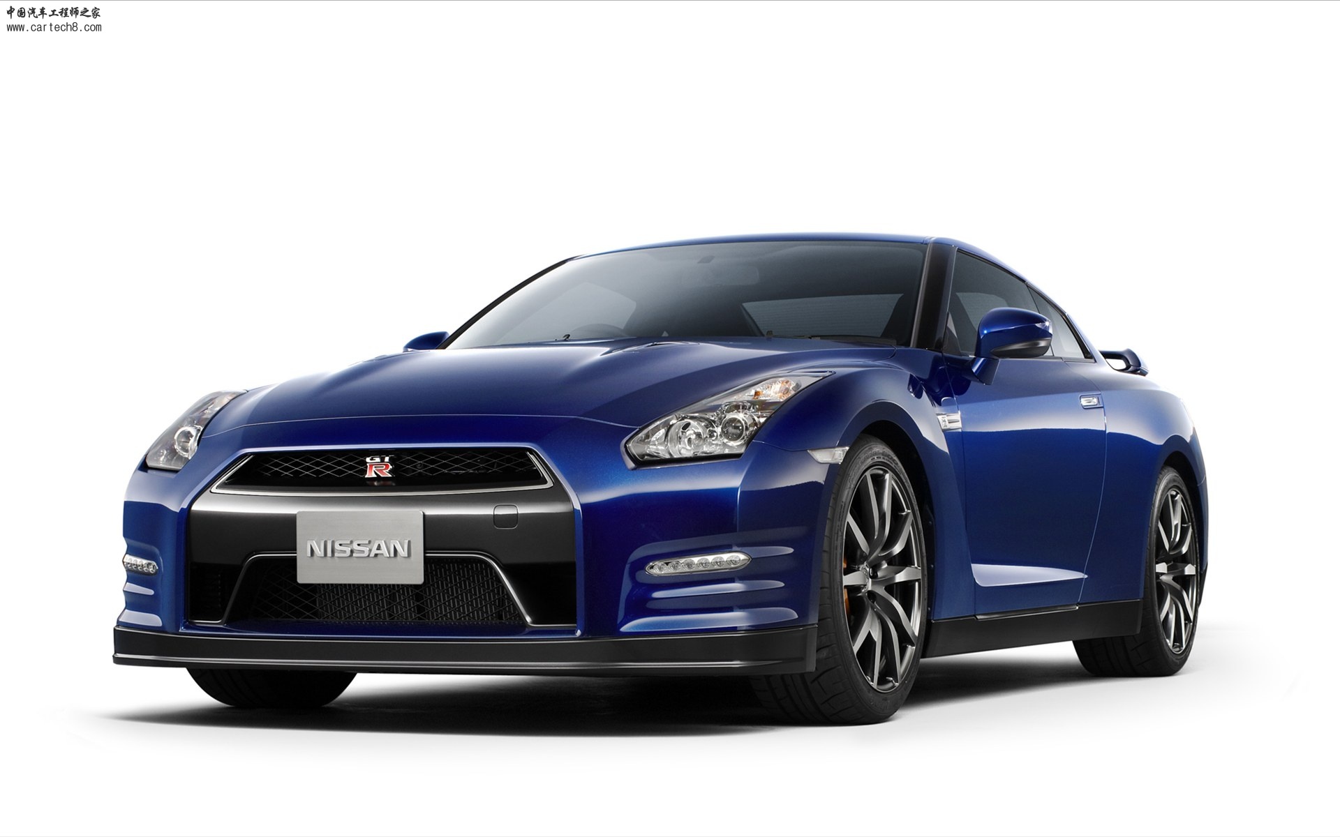 Nissan-GT-R-2011-widescreen-01.jpg