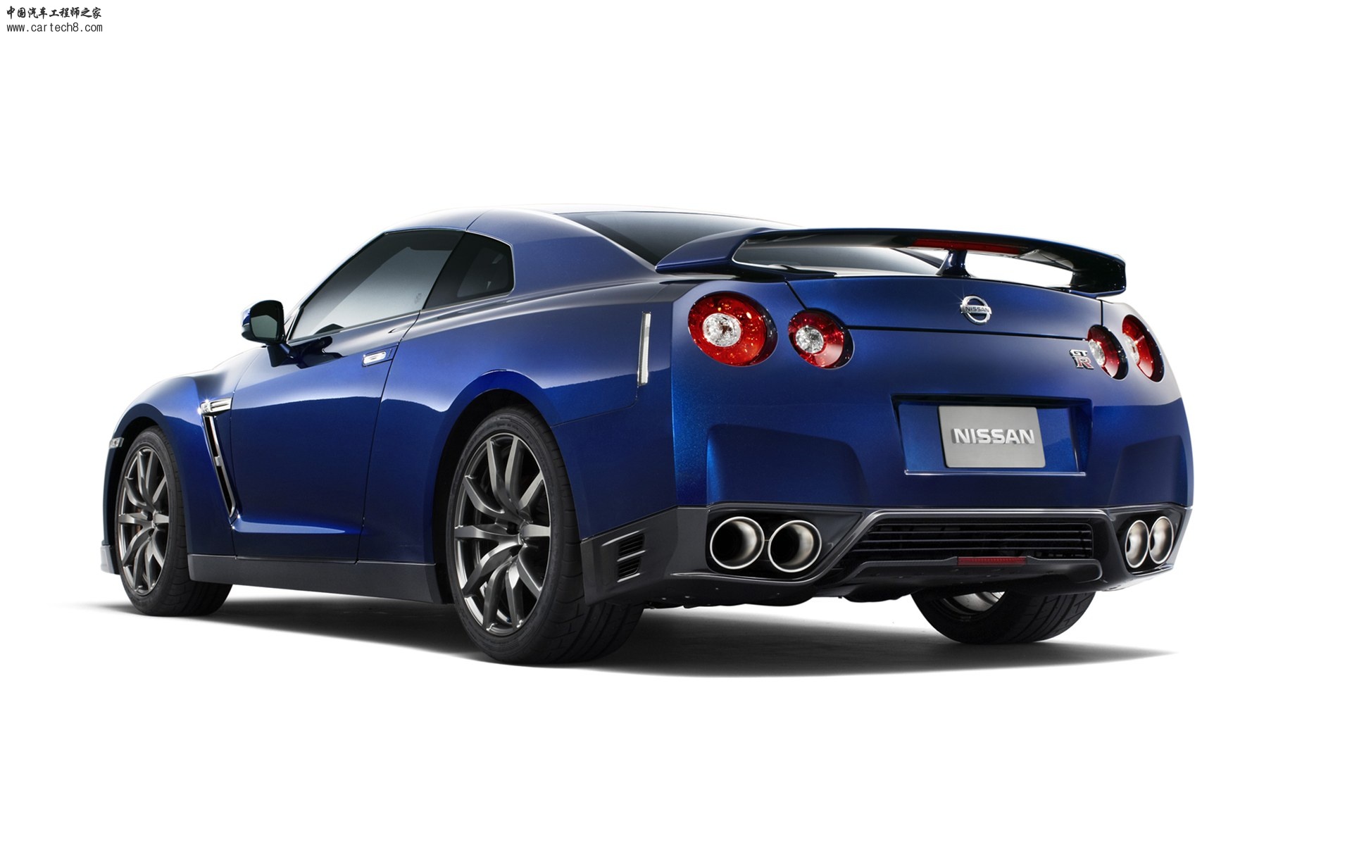 Nissan-GT-R-2011-widescreen-02.jpg