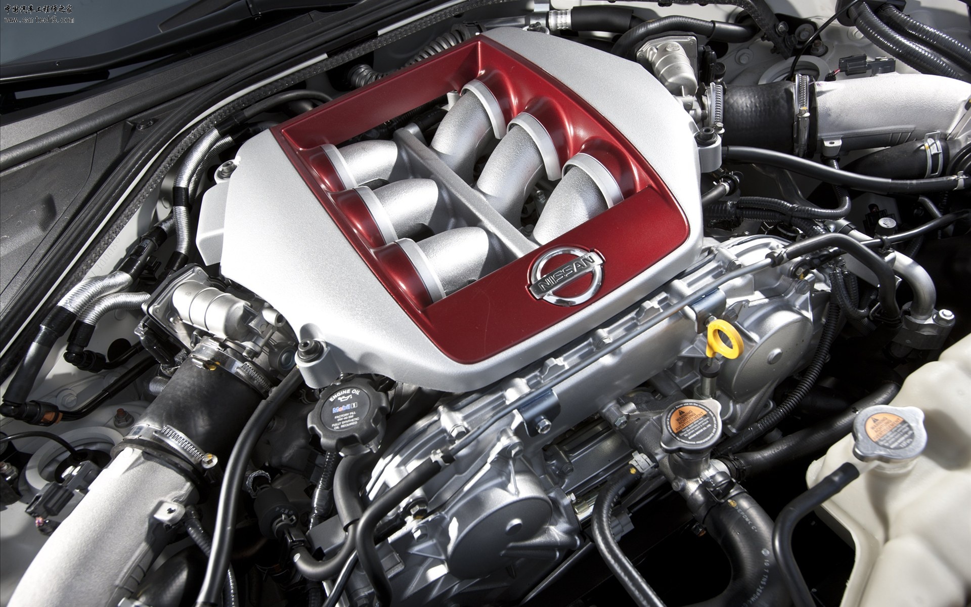 Nissan-GT-R-2011-widescreen-04.jpg