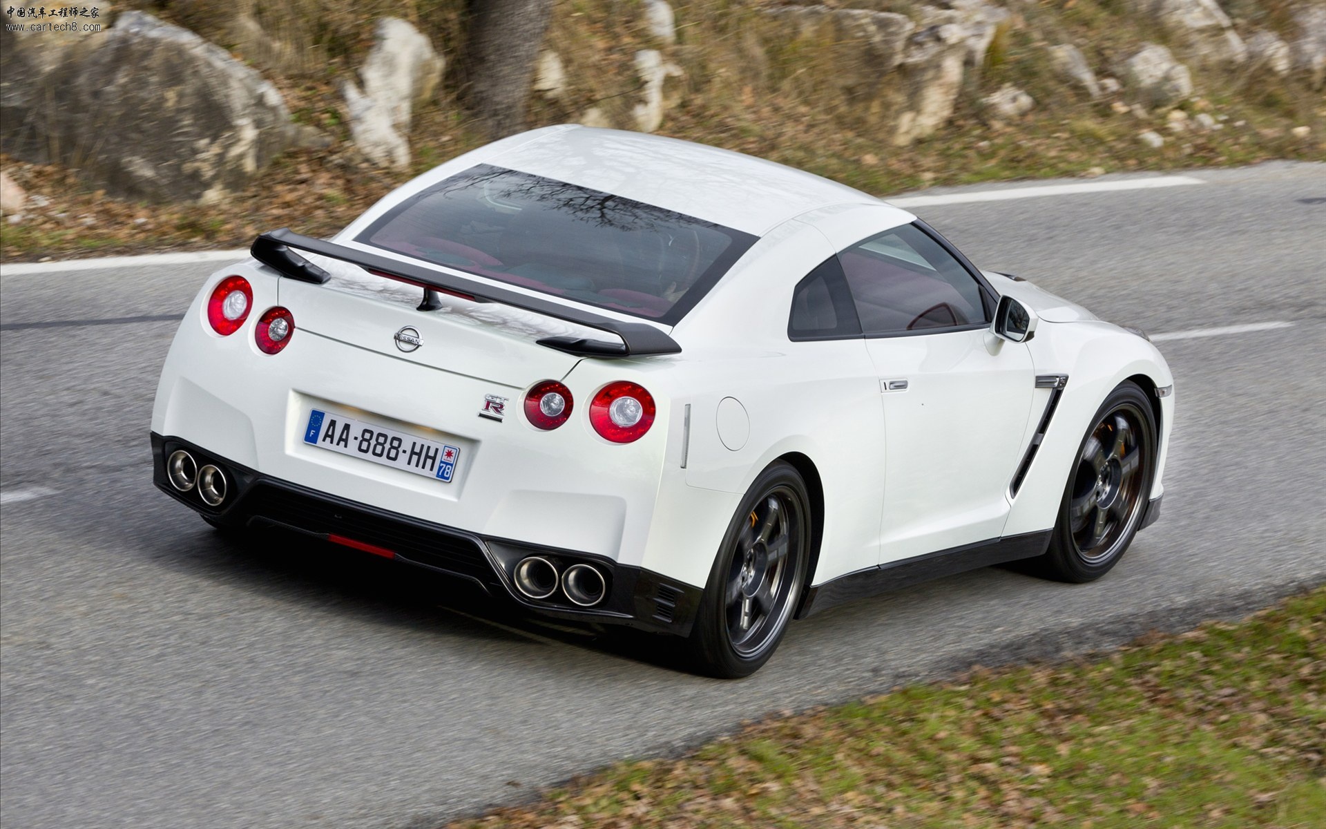 Nissan-GT-R-Egoist-2011-images-widescreen-05.jpg