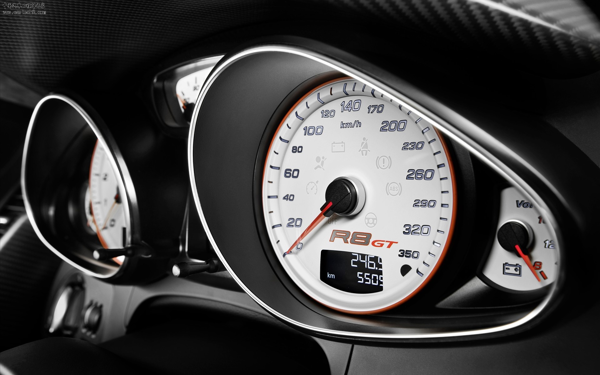 Audi-R8-GT-2011-widescreen-07.jpg