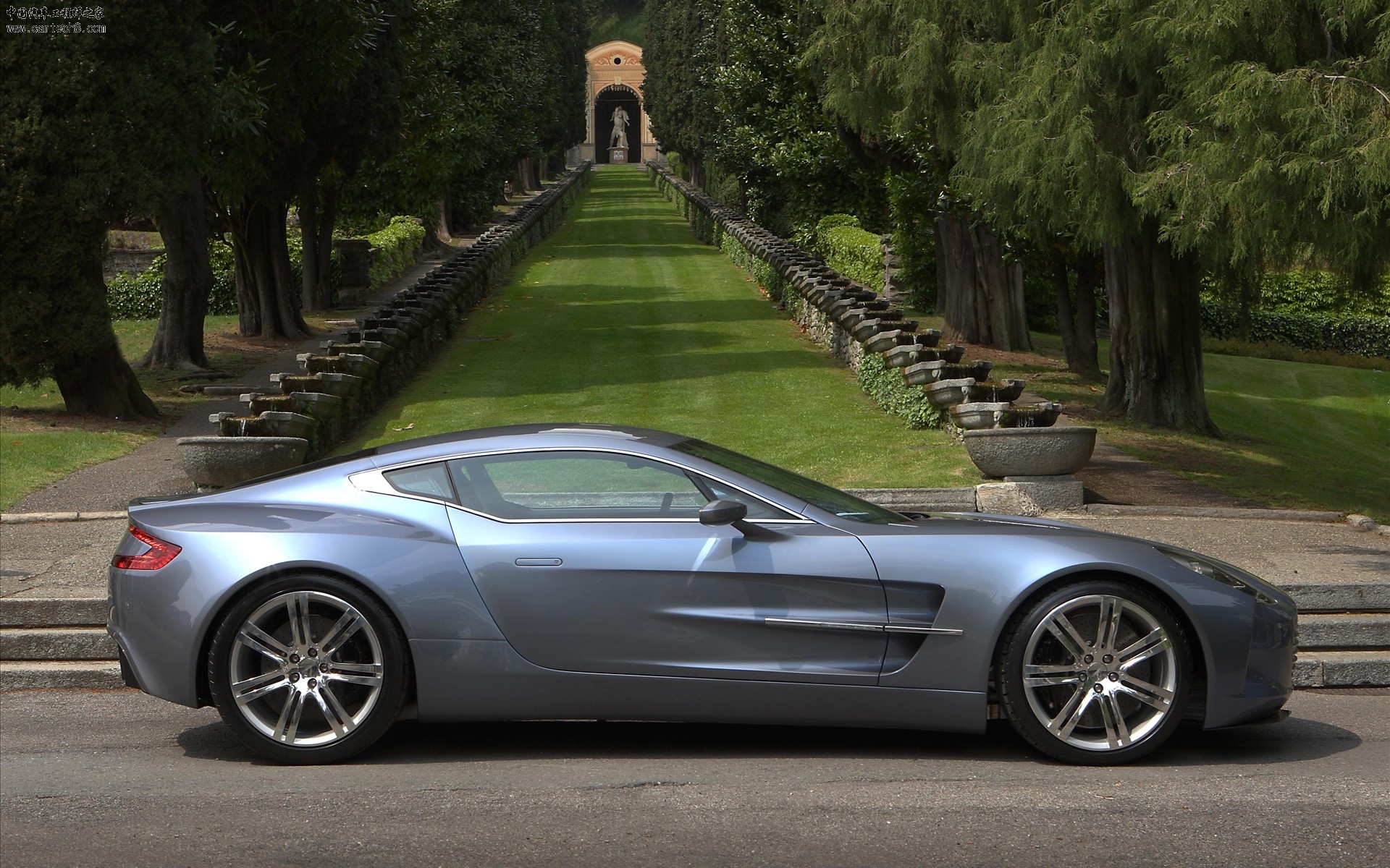 aston-martin-one-77-widescreen-01.jpg