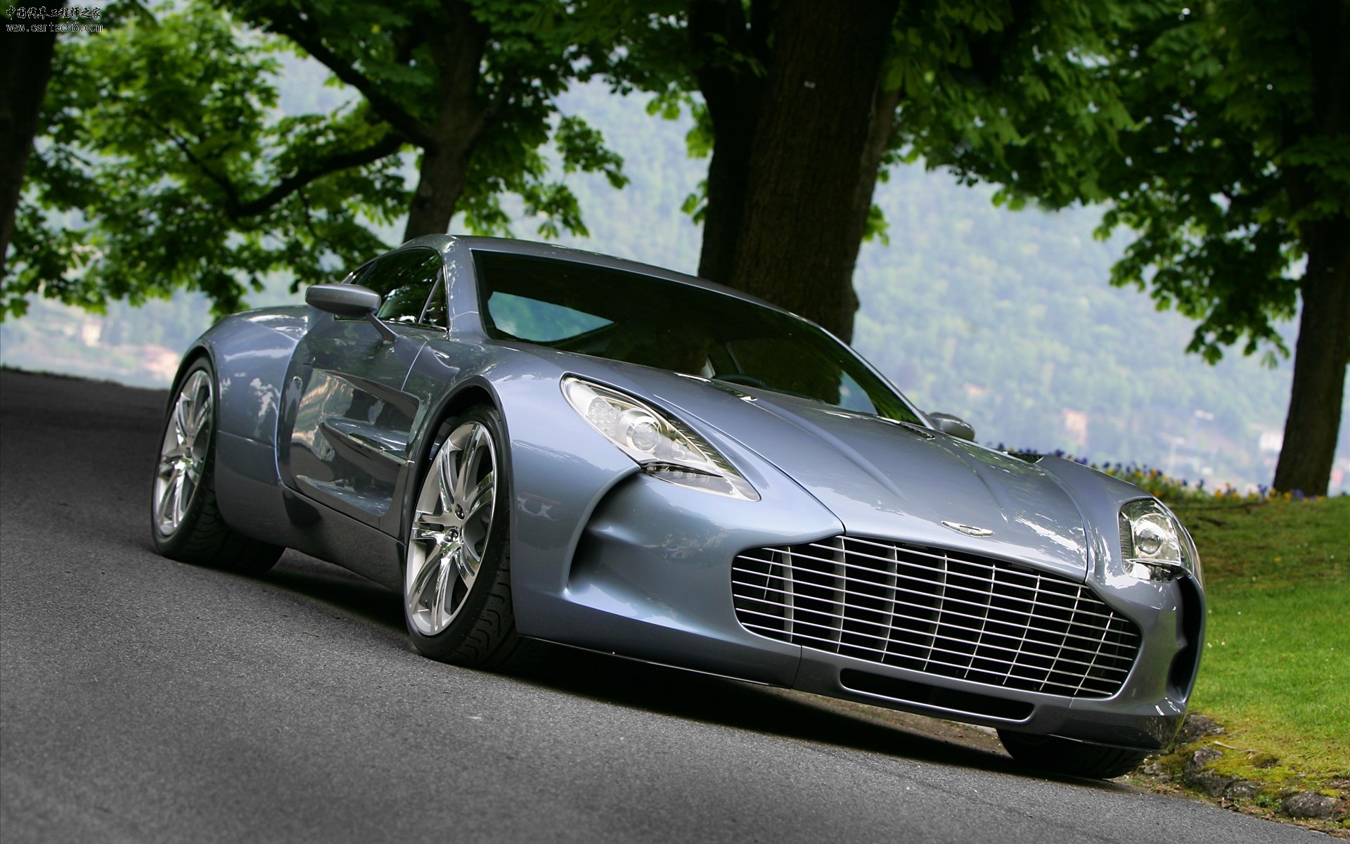 aston-martin-one-77-widescreen-04.jpg