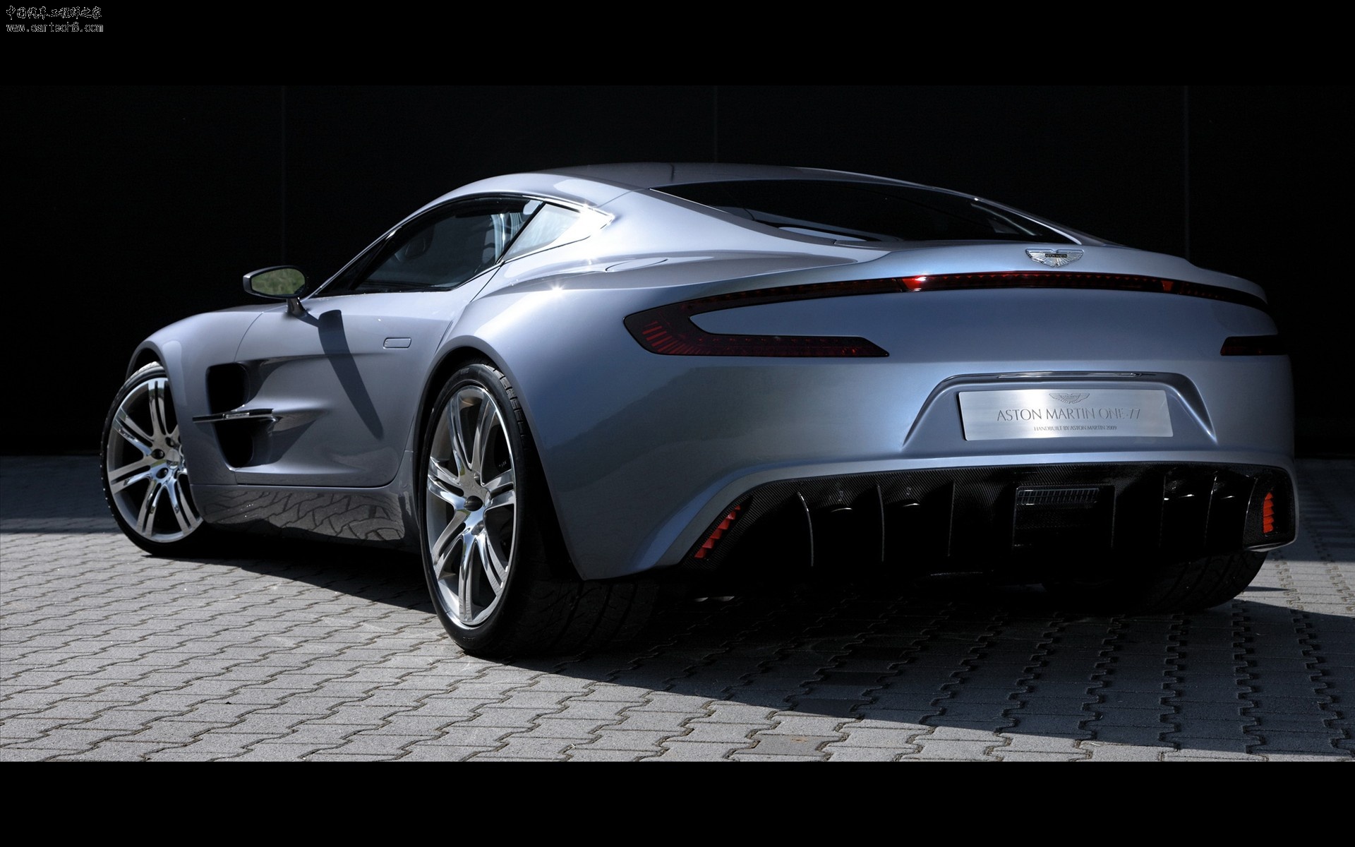 aston-martin-one-77-widescreen-08.jpg