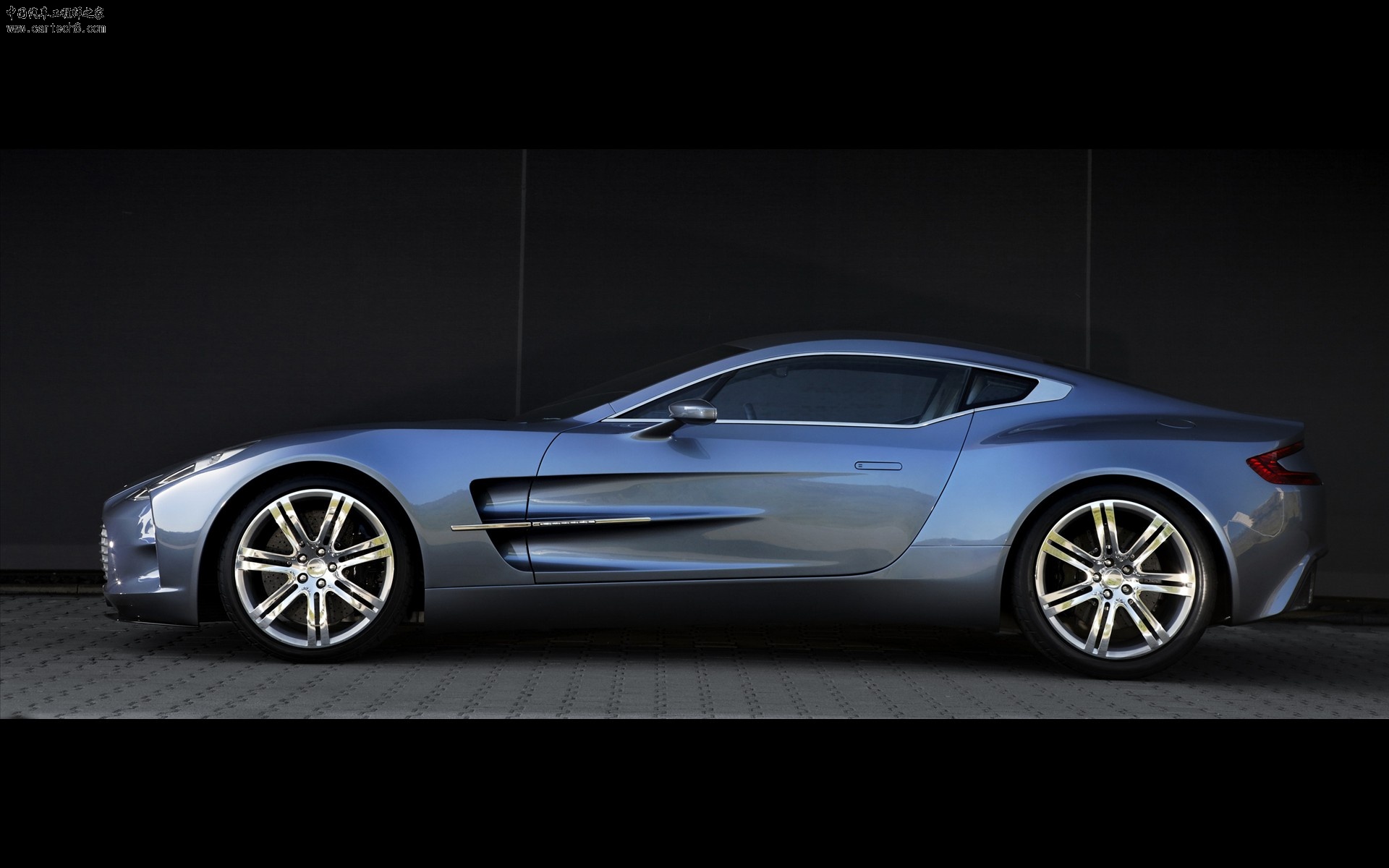 aston-martin-one-77-widescreen-09.jpg