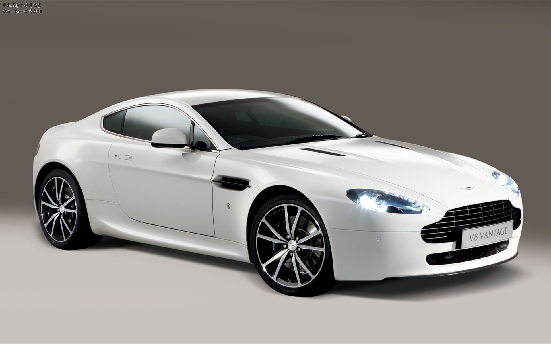 Aston-Martin-V8-Vantage-N420-2011-widescreen-02.jpg