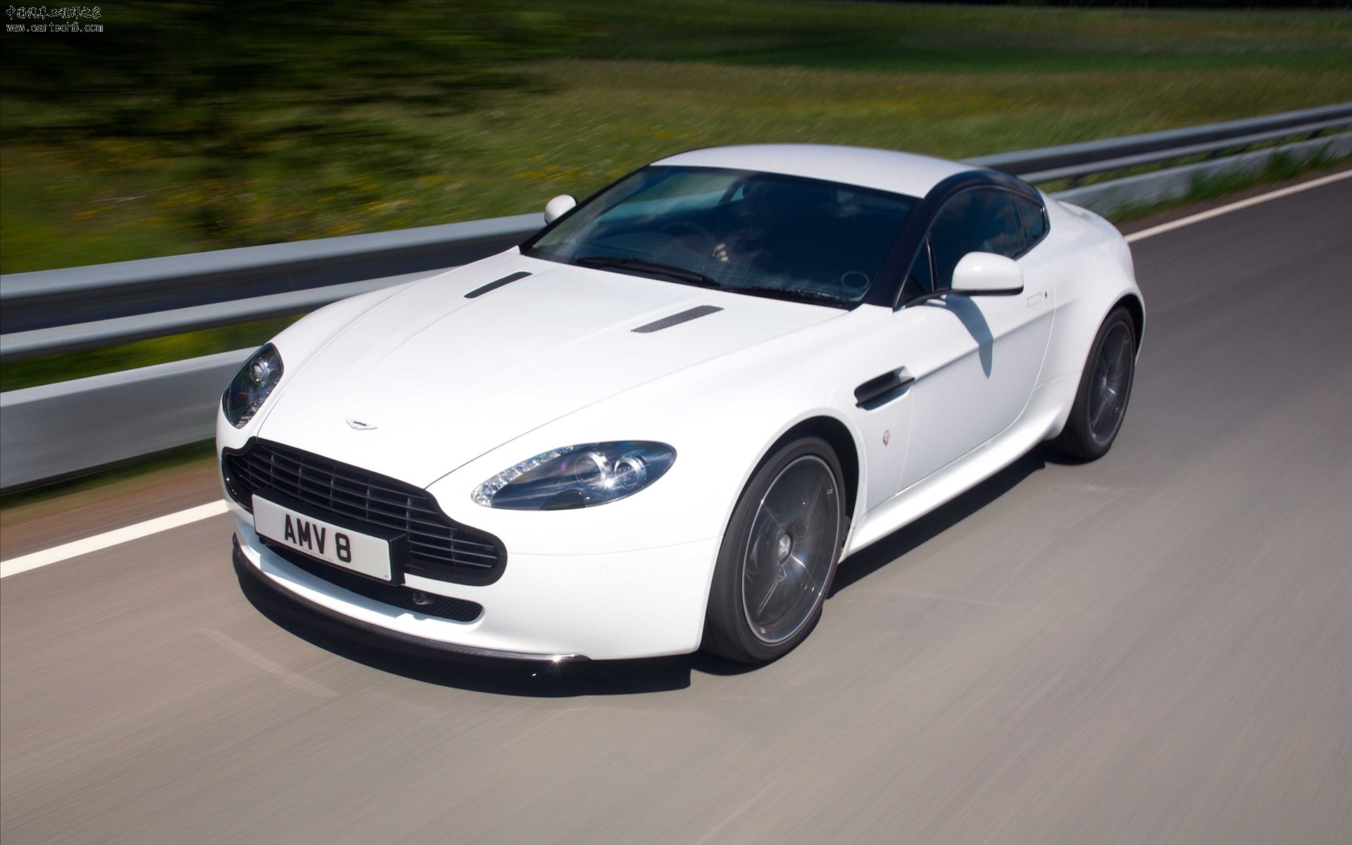 Aston-Martin-V8-Vantage-N420-2011-widescreen-05.jpg