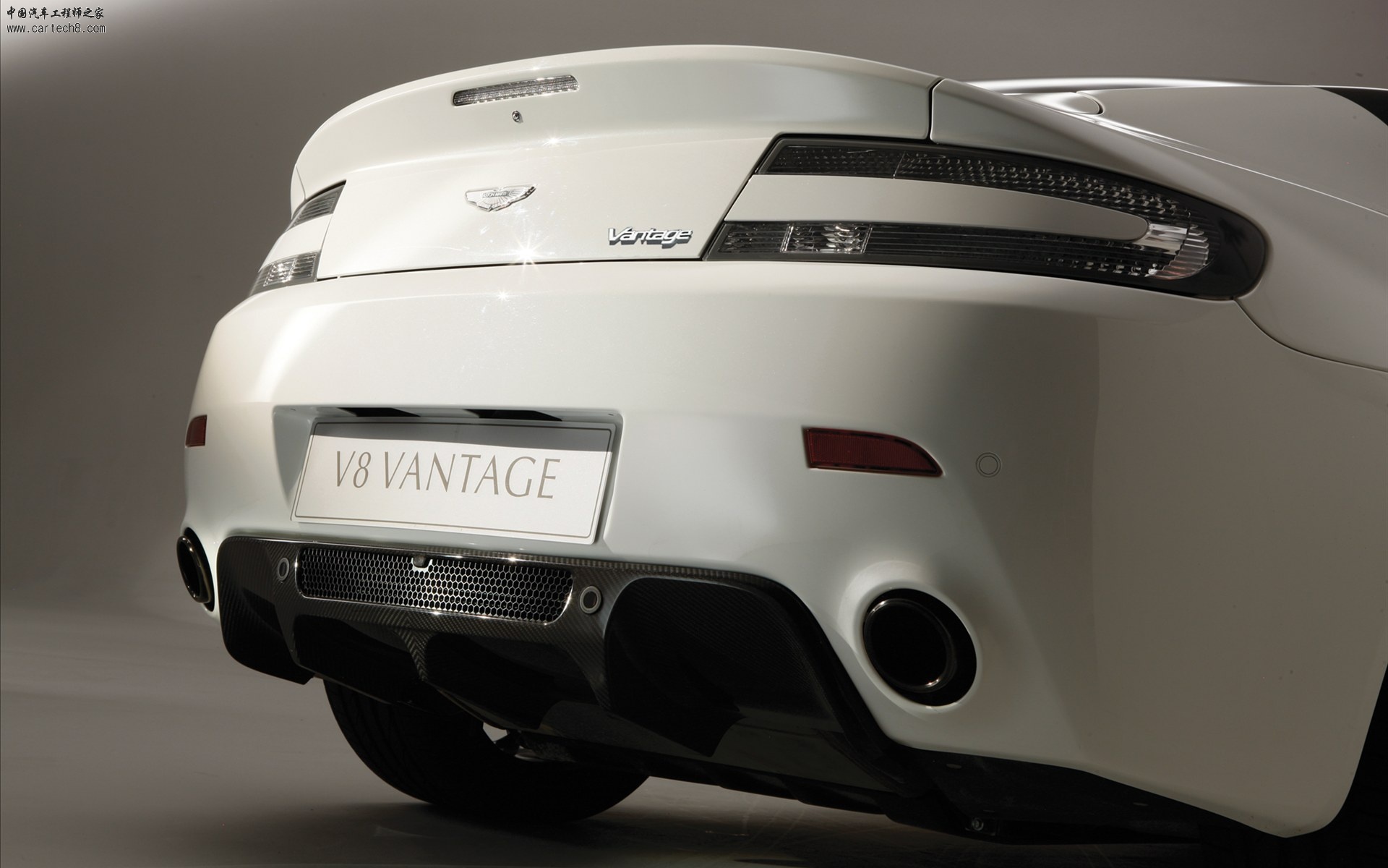 Aston-Martin-V8-Vantage-N420-2011-widescreen-06.jpg