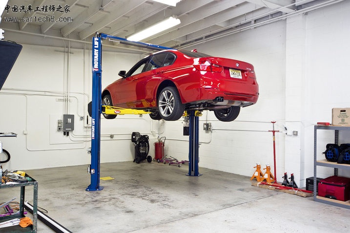 2012_BMW_328i_1600_oa_lift-thumb-717x477-114081.jpg