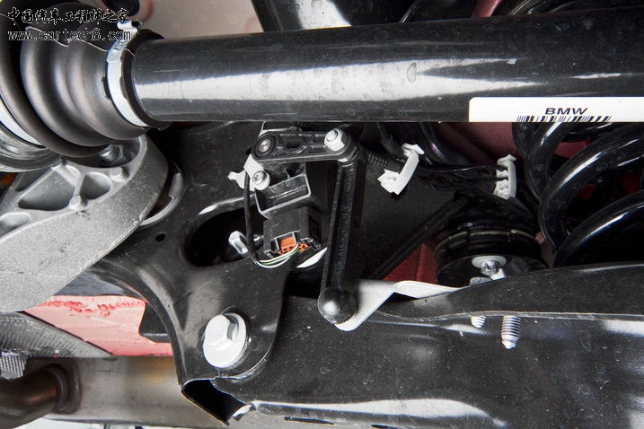 2012_BMW_328i_1600_sus_rr_det_sensor-thumb-717x478-114168.jpg