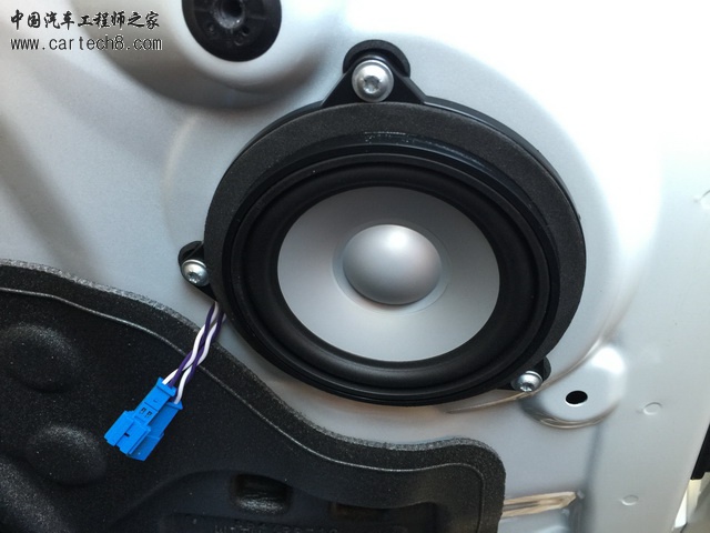 8 哈曼卡顿中音喇叭的安装效果展示.JPG