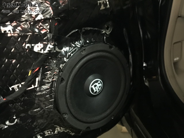 6  瑞典DLS MK6.2中低音喇叭 的安装效果展示.JPG