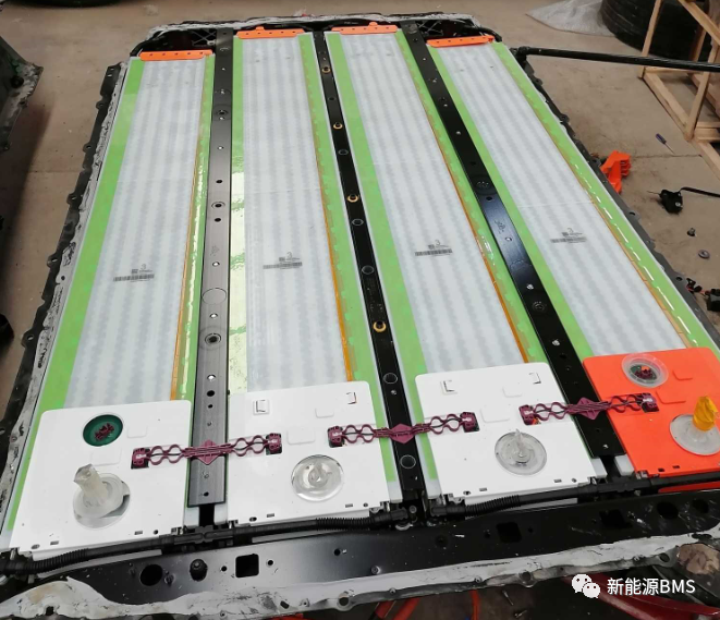 首次详细分析：MODEL 3 BMS采样板实物的基本情况w2.jpg