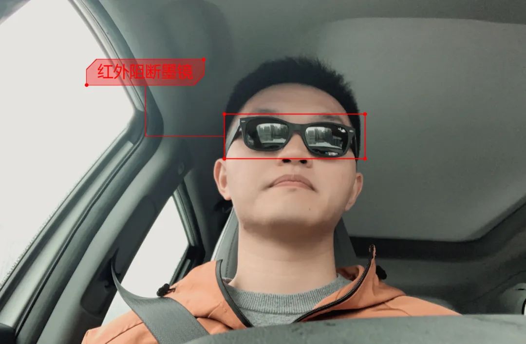 座舱感知将成为新的安全标配，欧菲光推DMS+OMS一体机，赋能座舱安全实时监测w8.jpg