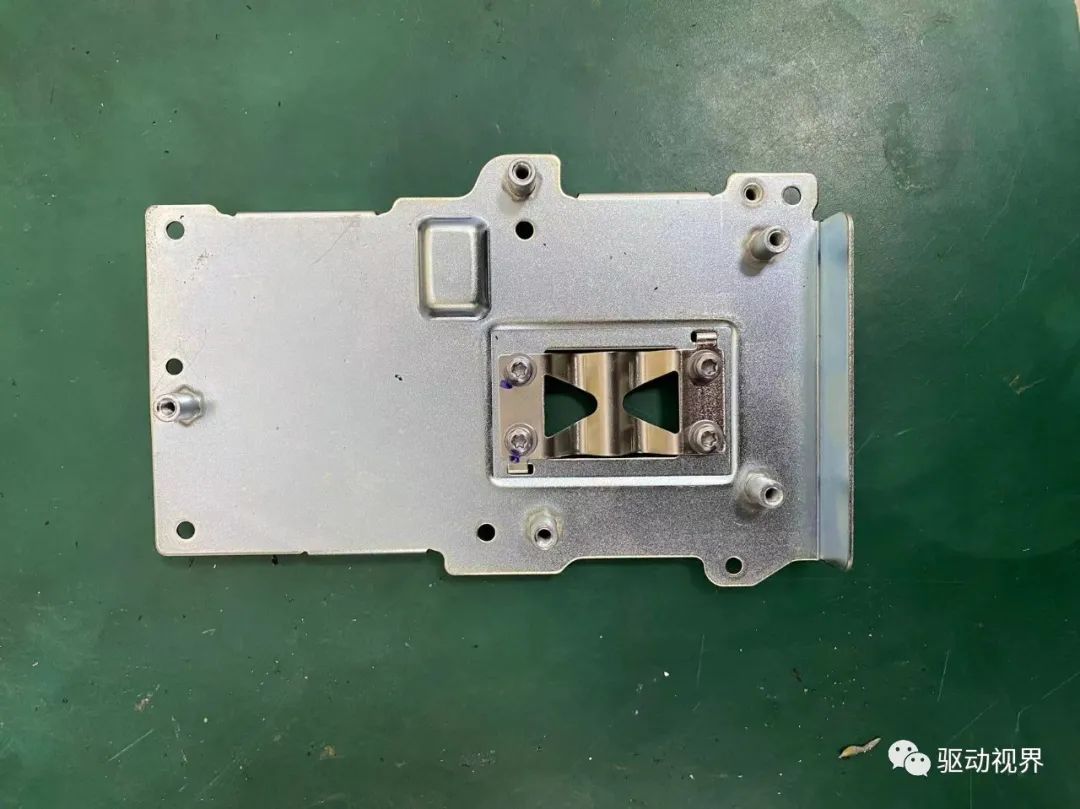 新能源汽车DC/DC变换器及实物拆机图w24.jpg
