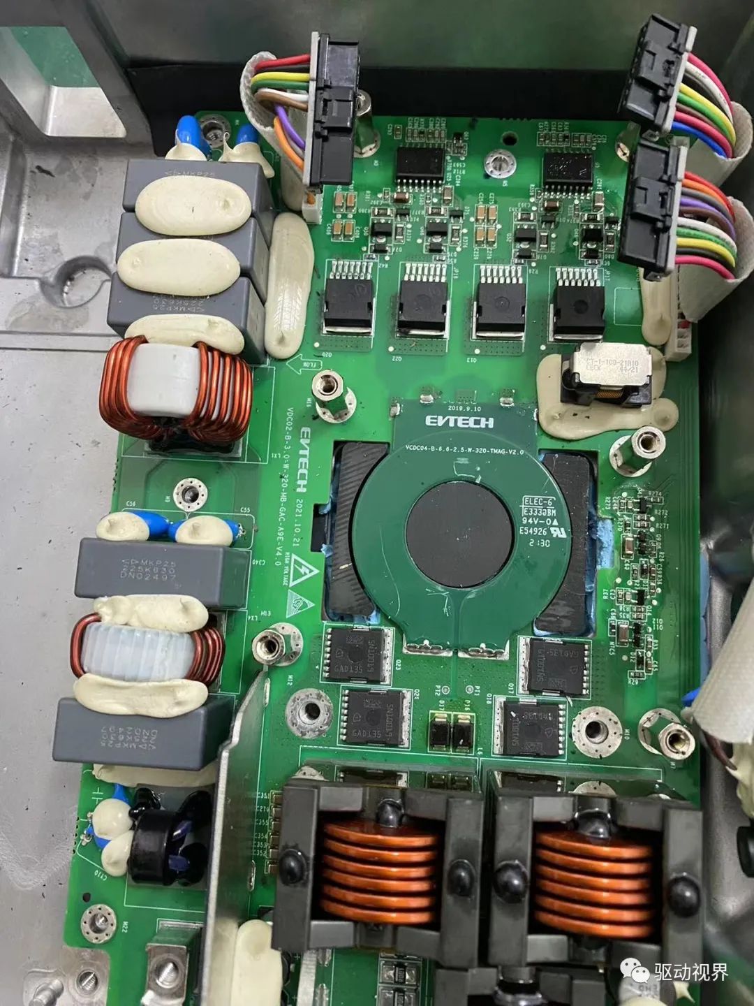 新能源汽车DC/DC变换器及实物拆机图w30.jpg