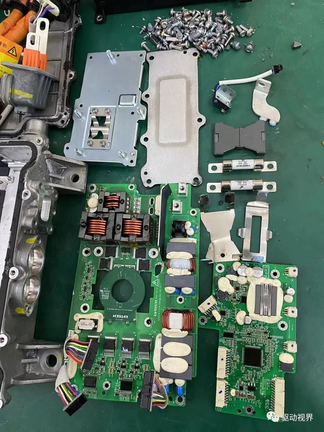 新能源汽车DC/DC变换器及实物拆机图w34.jpg