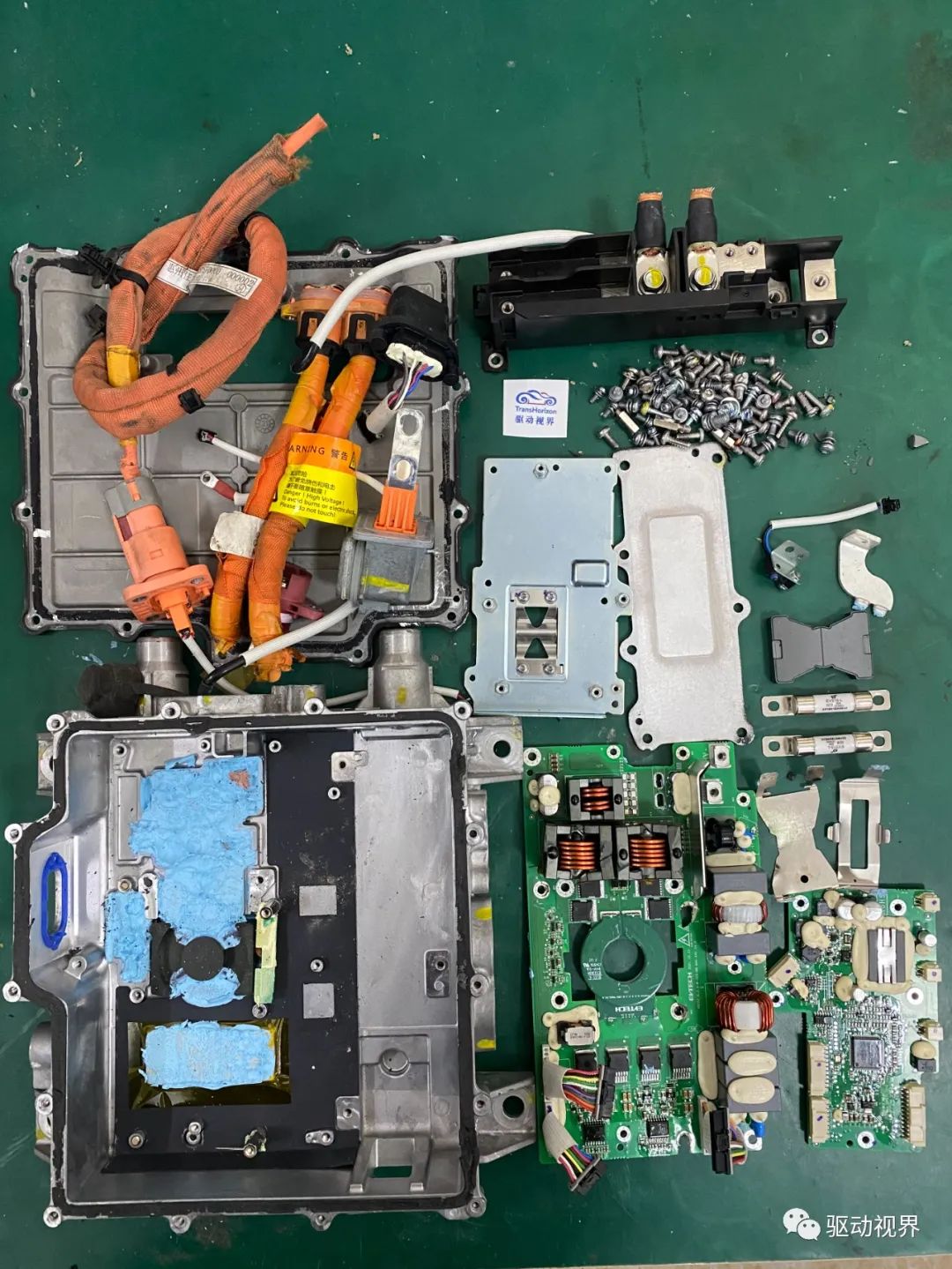 新能源汽车DC/DC变换器及实物拆机图w35.jpg