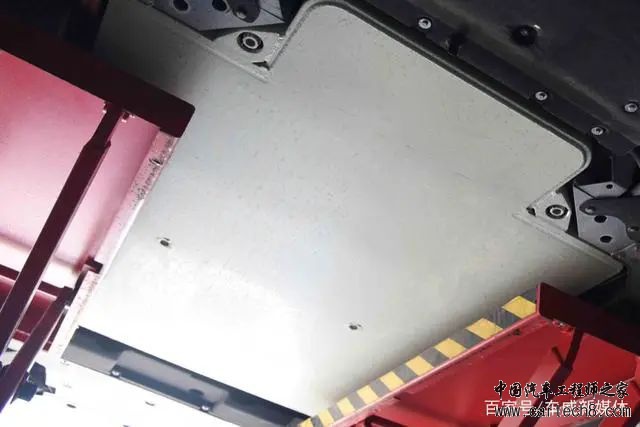 特斯拉、小鹏、蔚来、理想新能源汽车底盘对比分析w35.jpg