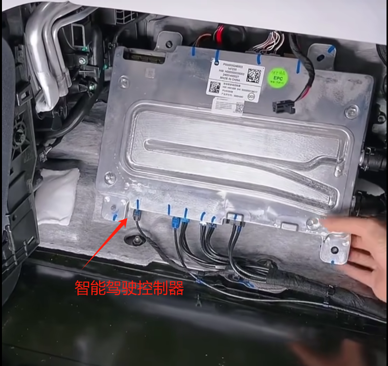 小米SU7智能驾驶和智能座舱控制器拆解曝光w1.jpg