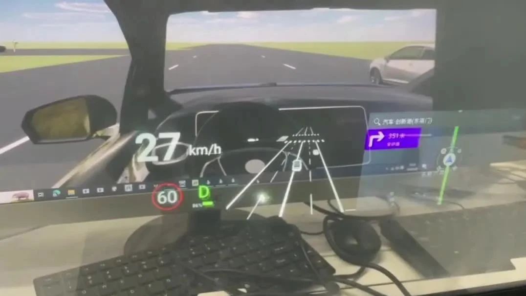 介绍一款用于驾驶模拟器的抬头显示系统： Simulator HUDw6.jpg