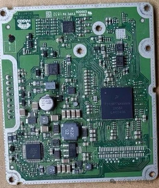 12 个智能驾驶及智能座舱控制器 PCB 板大赏w19.jpg