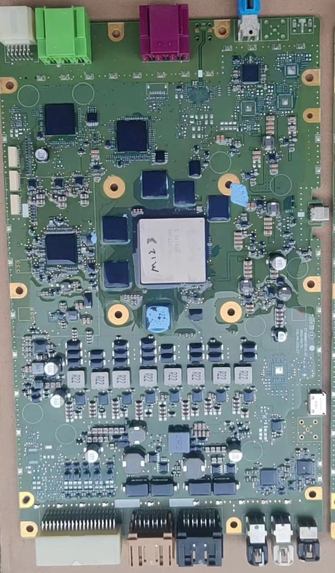 汽车智能驾驶控制器及芯片介绍w1.jpg