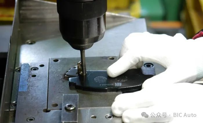 刹车片的制造过程w11.jpg