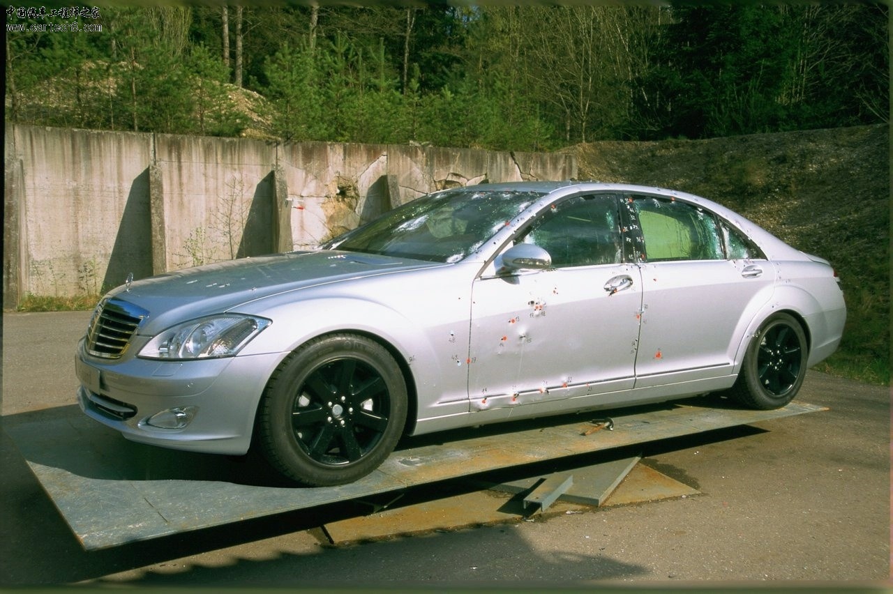 2009-Mercedes-Benz-S-600-Pullman-Guard-21.jpg