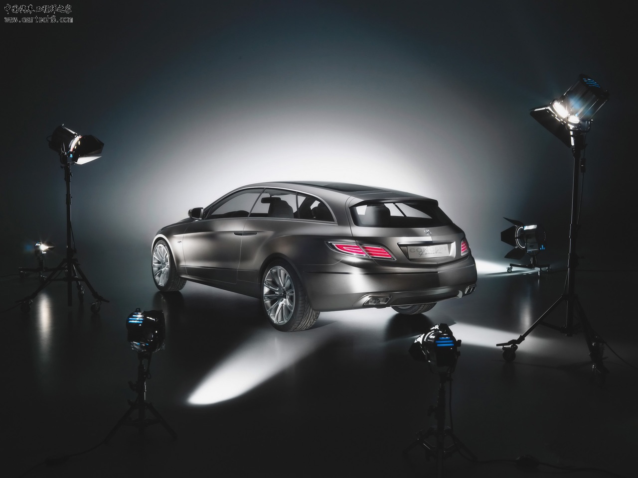 2008-Mercedes-Benz-ConceptFASCINATION-Photo-Shoot-1280x960.jpg