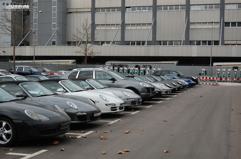 位于Zuffenhausen的保时捷工厂，好多Porsche!