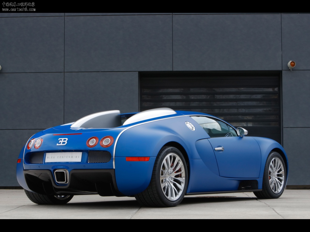 2009-Bugatti-Veyron-Bleu-Centenaire-Rear-Angle-1280x960.jpg