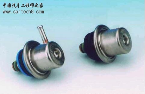 两种不同系统燃油压力调节器。有长接管的是有回油系统用的。