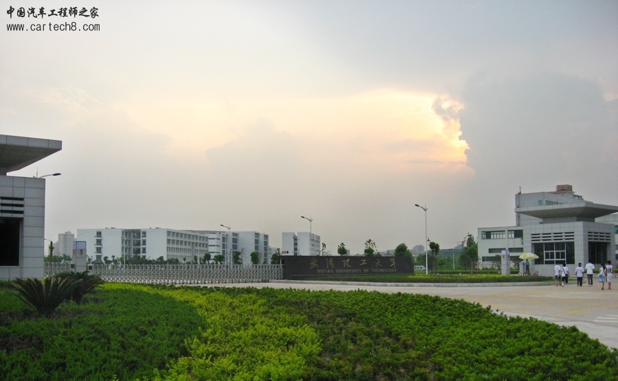 南湖新校区大门.JPG