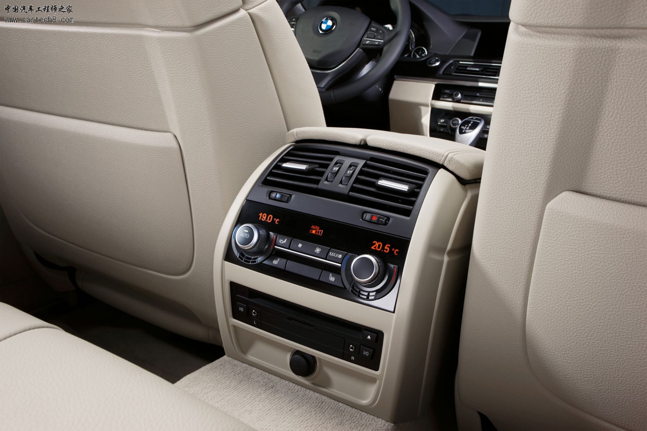 BMW-5-Series-Interior-3-lg.jpg
