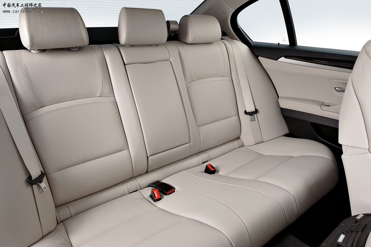 BMW-5-Series-Interior-2-lg.jpg